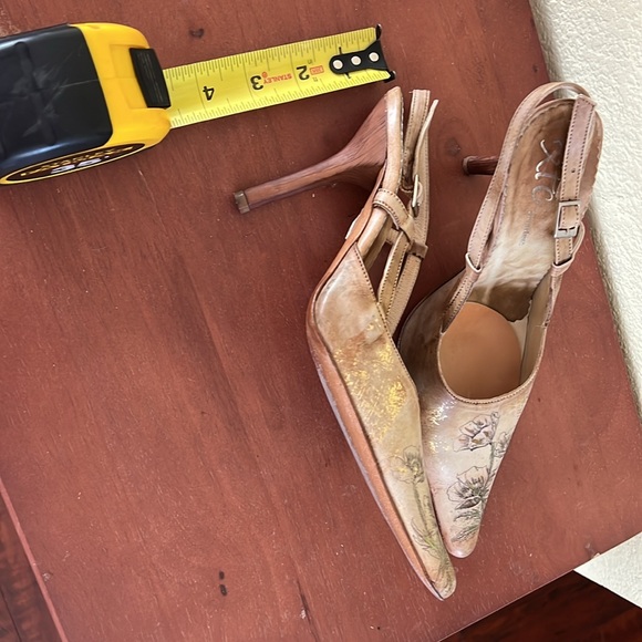 XTC shoes size 37 made in n Italy metallic flower design sling back leather - Picture 4 of 6